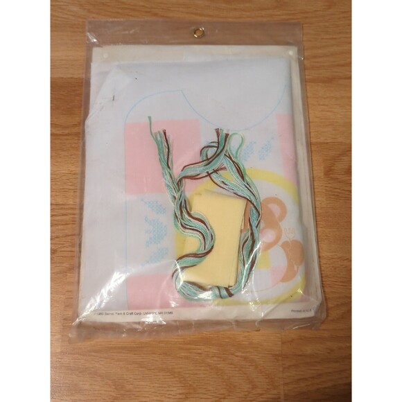 Bernat Stitchery Beary Hungry Baby Bib Screened Crosstitch Kit S03001 DMC Floss - Picture 7 of 7